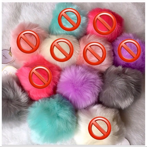 2 Left!!! ✨HP 4/28✨ Pooooof Pom Pom Keychain - Picture 2 of 5